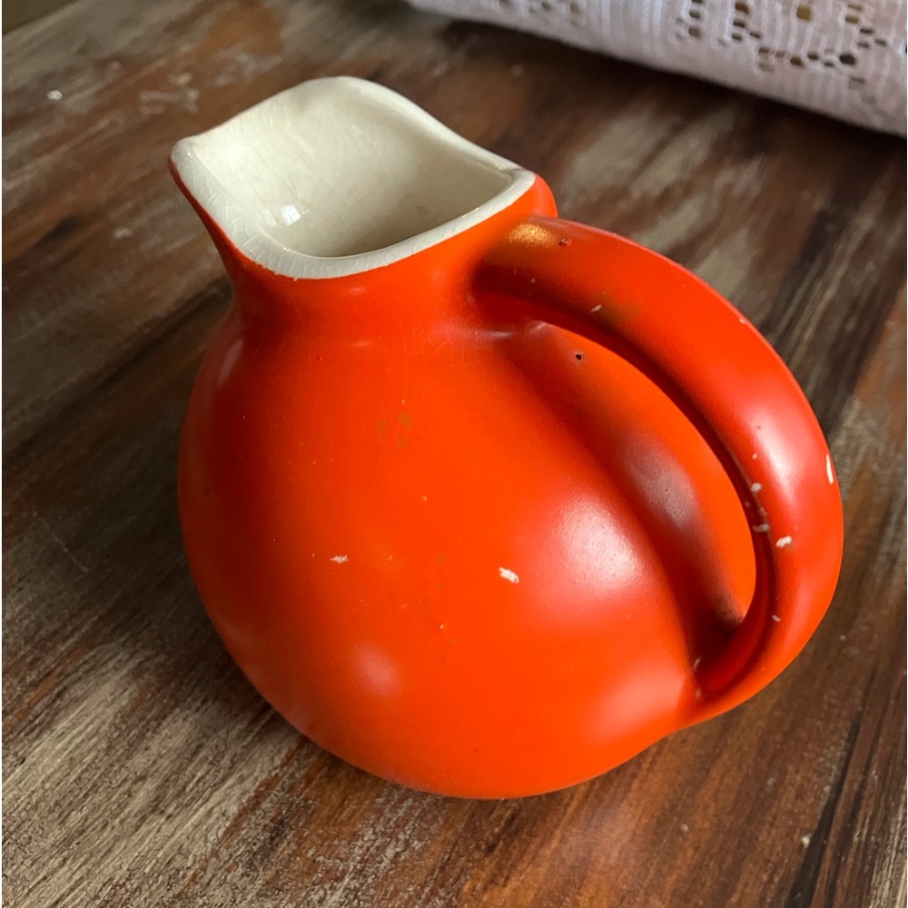 VINTAGE TOMATO RED CREAMER MCCOY WITH #1 USA ON BOTTOM Grand M 4” Decor Prop
